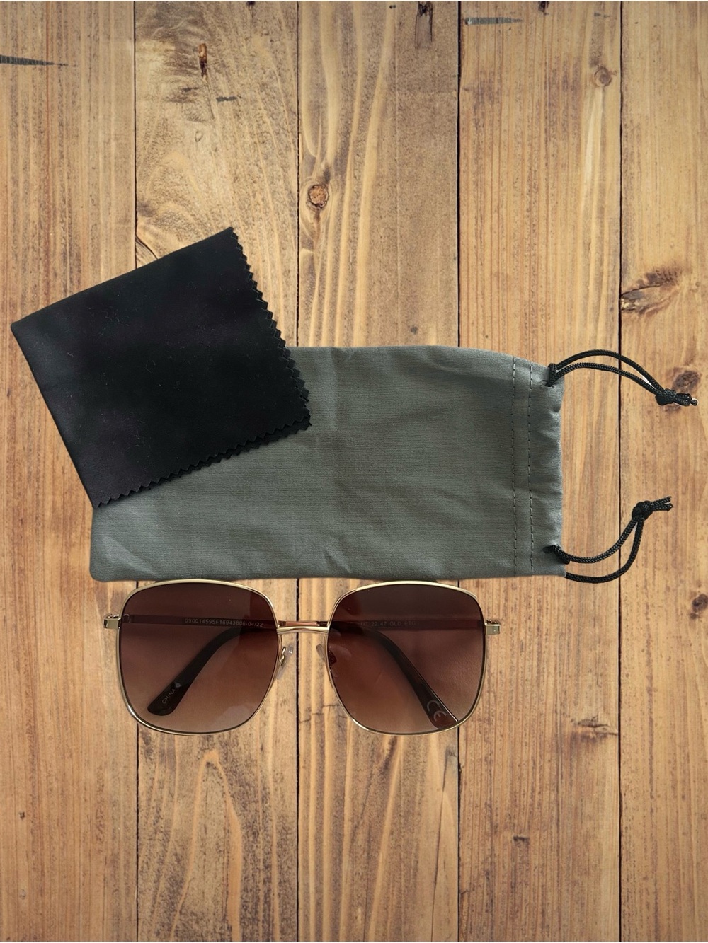 Oversized Gold Wire Frame Square Sunglasses | Brown Gradient 70s Retro